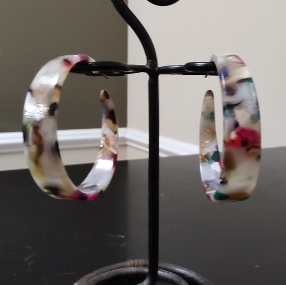 NWOB Tortoiseshell hoop earrings - Picture 3 of 4